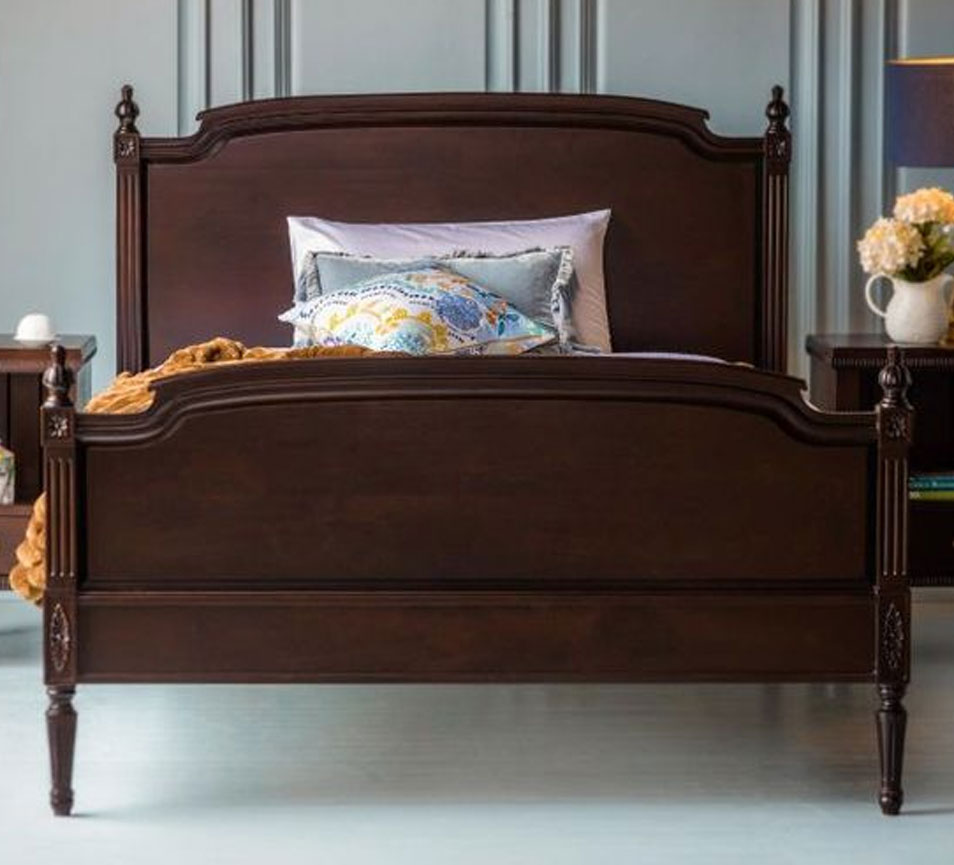 Louis Bed With Footboard