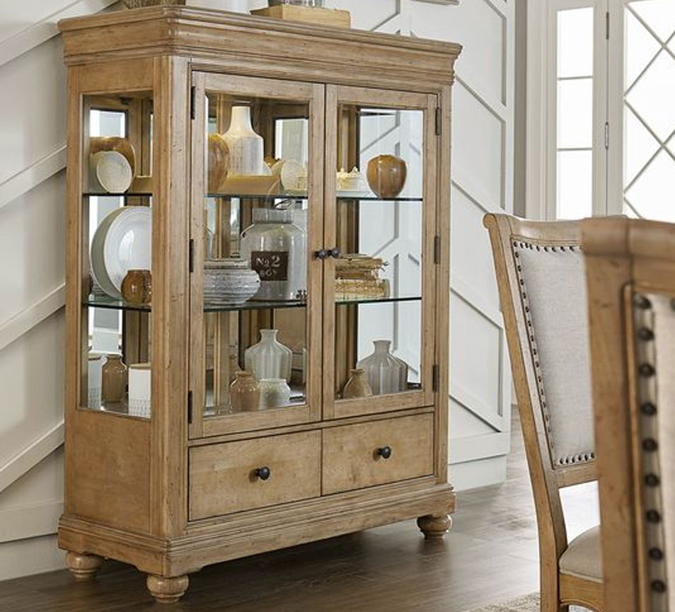 Casual Dining Room Server